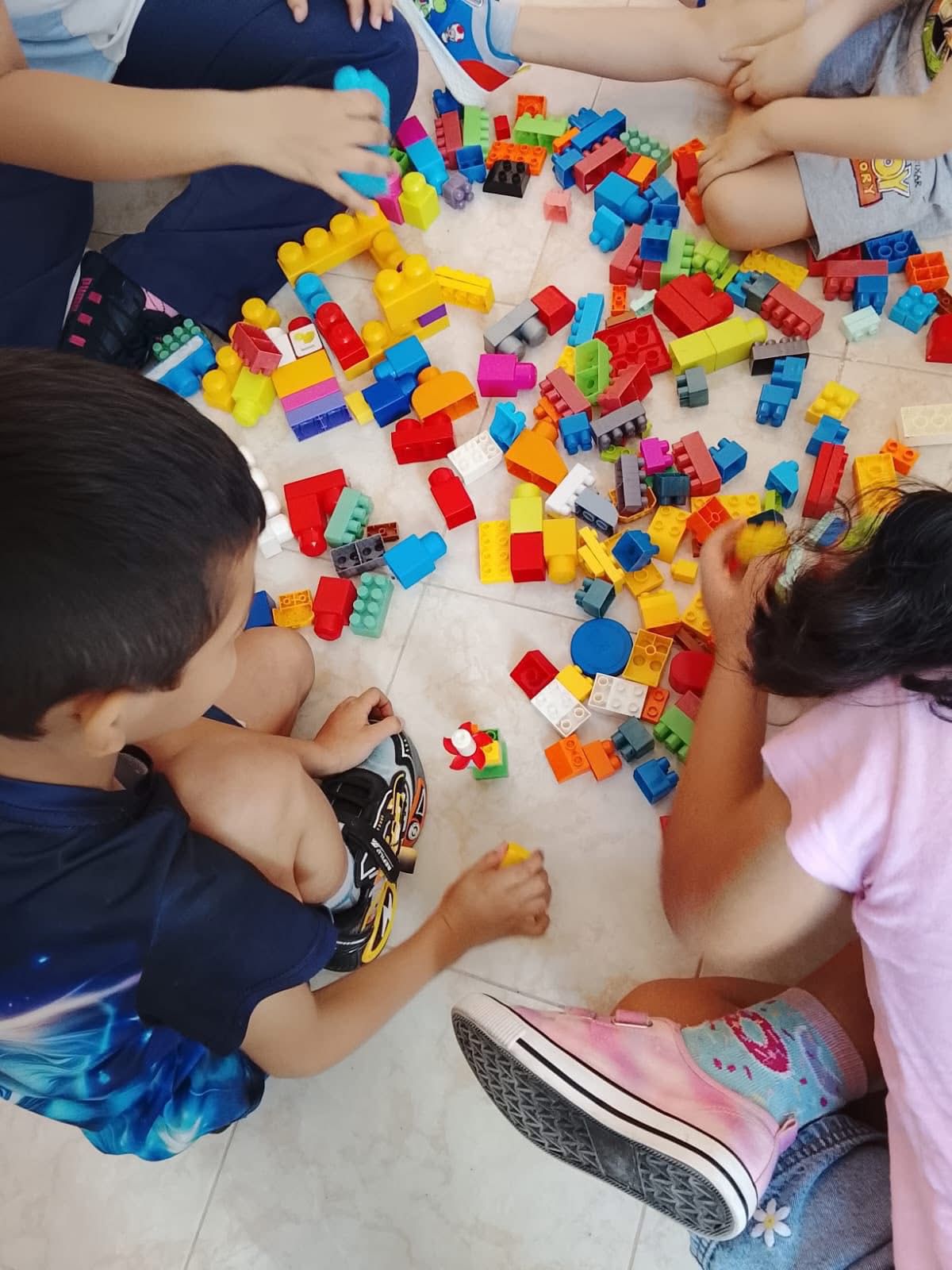 Terapia grupal para niños con autismo usando LEGO en centro Mérida Yucatán