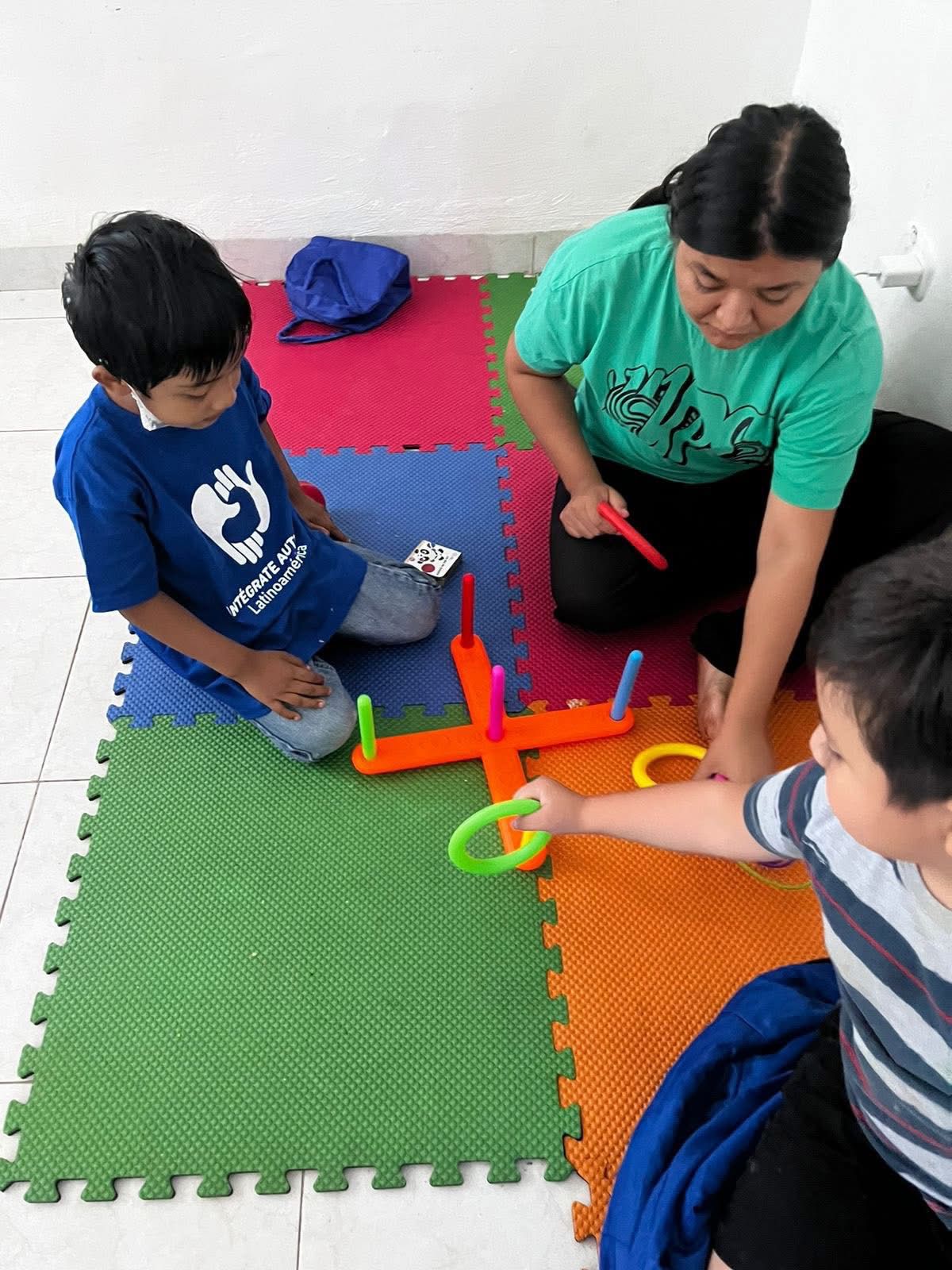 Terapia sensorial para autismo con tapetes especializados en Mérida Yucatán
